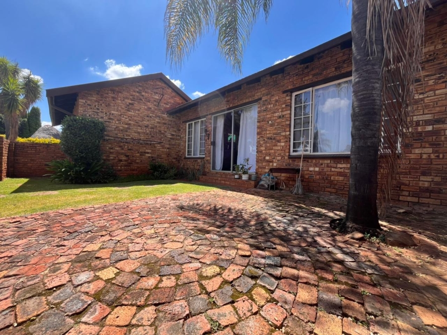 2 Bedroom Property for Sale in Safari Gardens North West